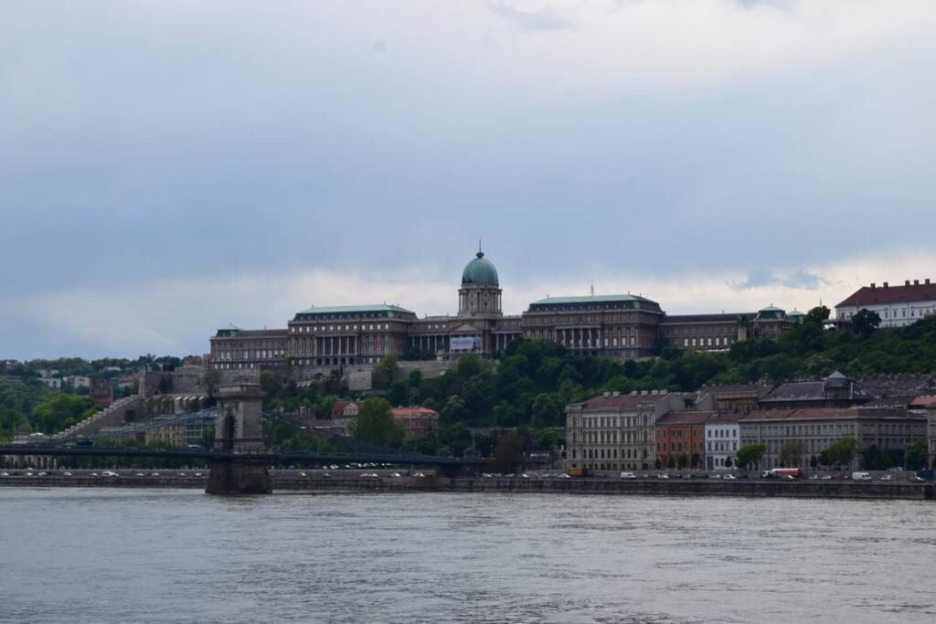 Cosy Just Next To Parliament Lejlighed Budapest